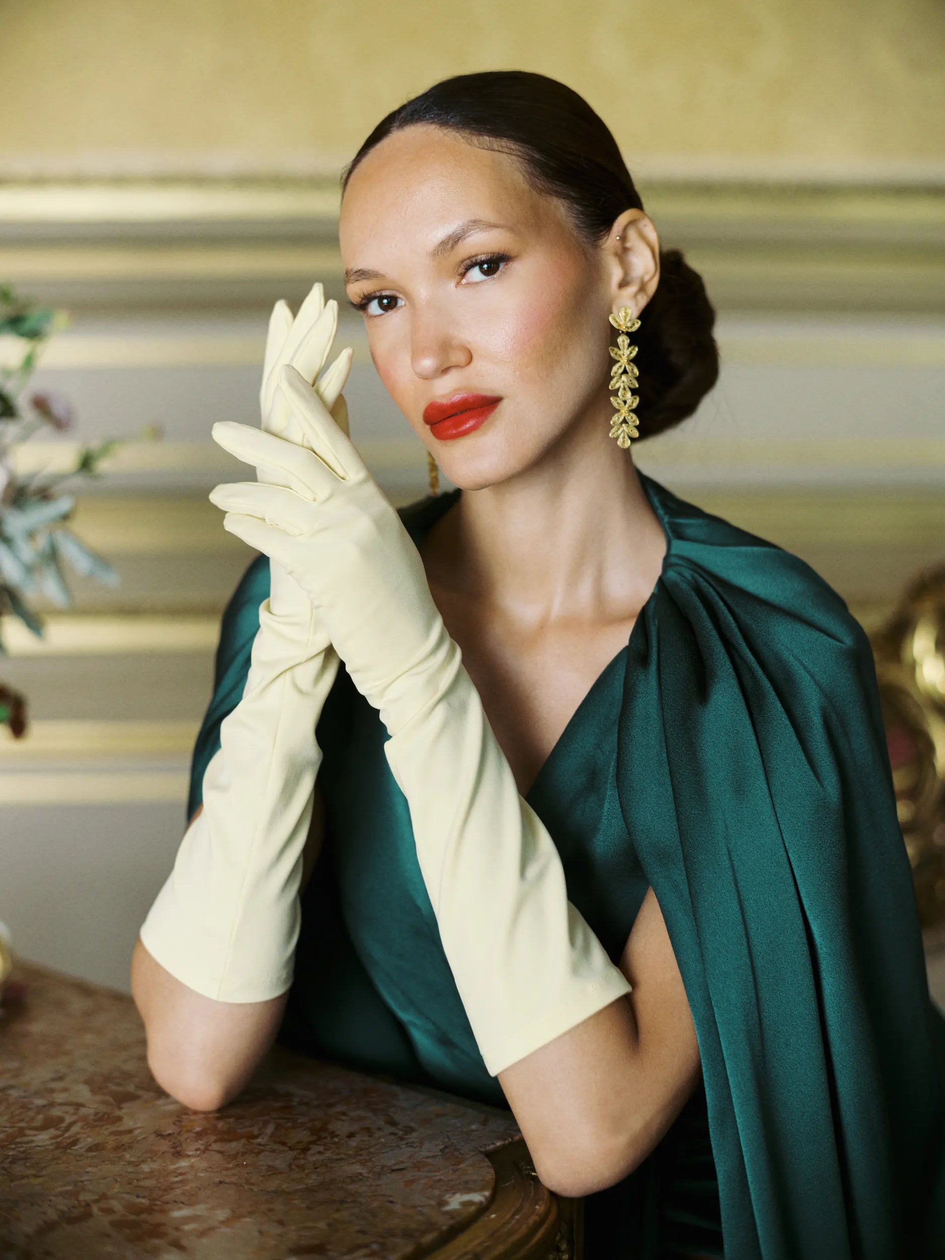 Elegant woman wearing THE JILL gloves in yellow.