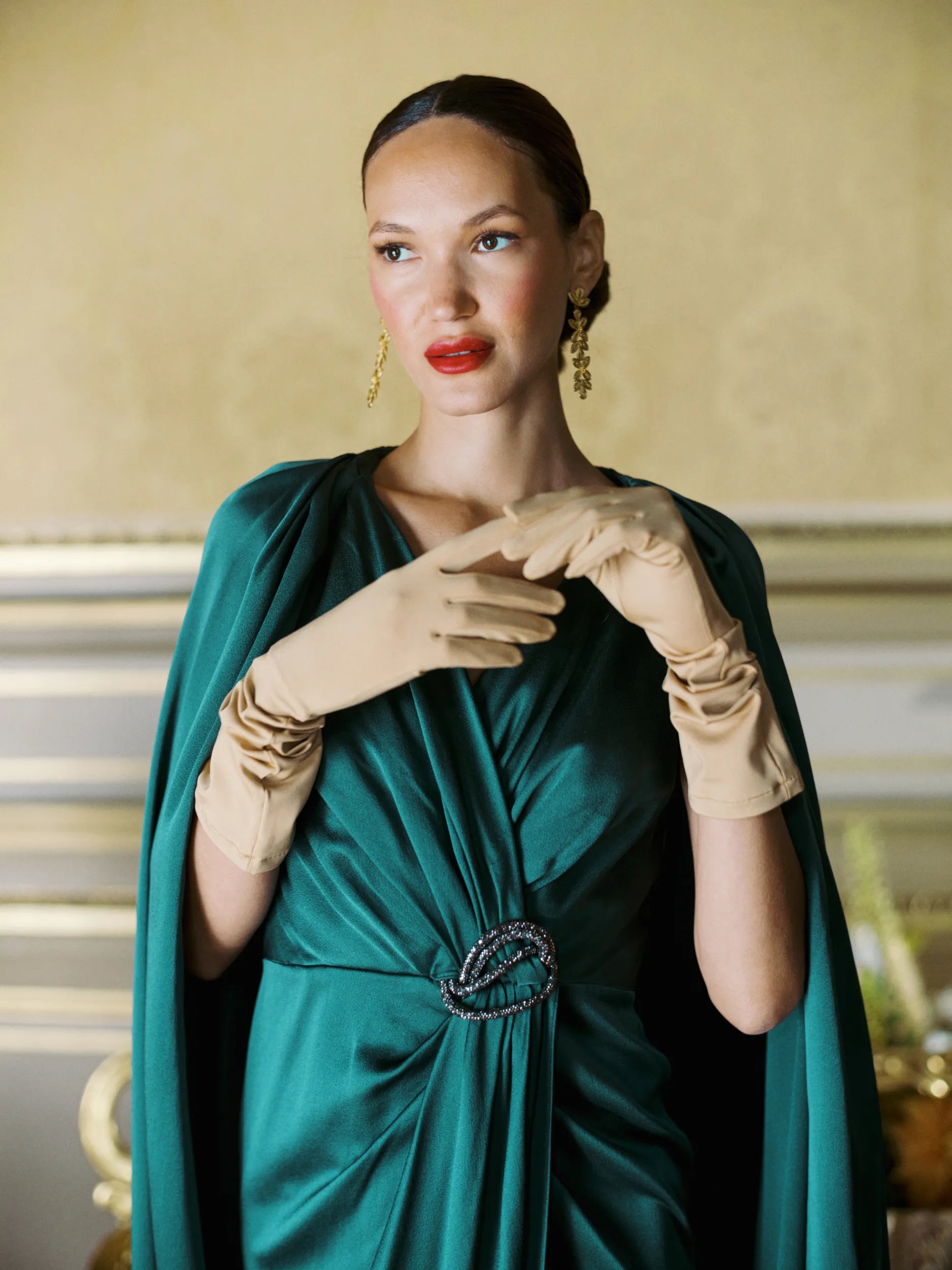 Women wearing green dress and beige glamorous Jill gloves in beige.
