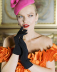 A glamorous woman wearing ISABELLE gloves in black.